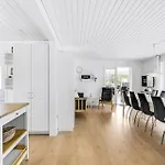 Eight-bedroom In Дом отдыха *