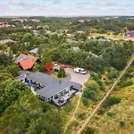 Eight-bedroom In Дом отдыха