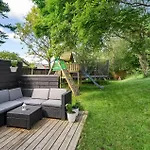 Дом отдыха Eight-bedroom In Norre Nebel