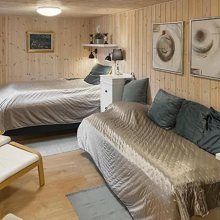 Eight-bedroom In