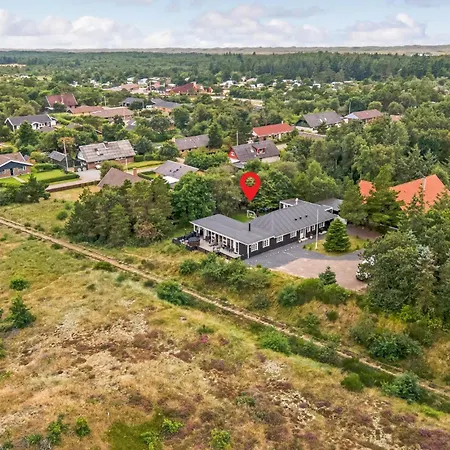 Eight-bedroom In * Norre Nebel