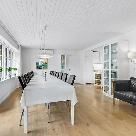 Semesterbostad Eight-bedroom In *