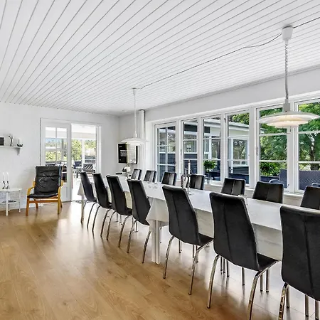 Eight-bedroom In
