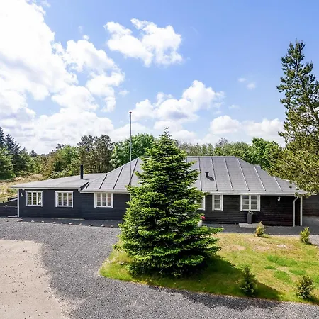 Eight-bedroom In